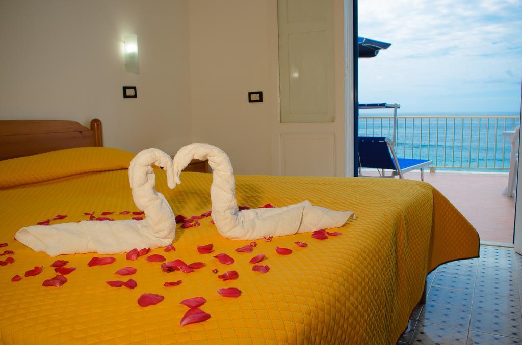Hotel Regina Del Mare 바라노디스키아 객실 사진